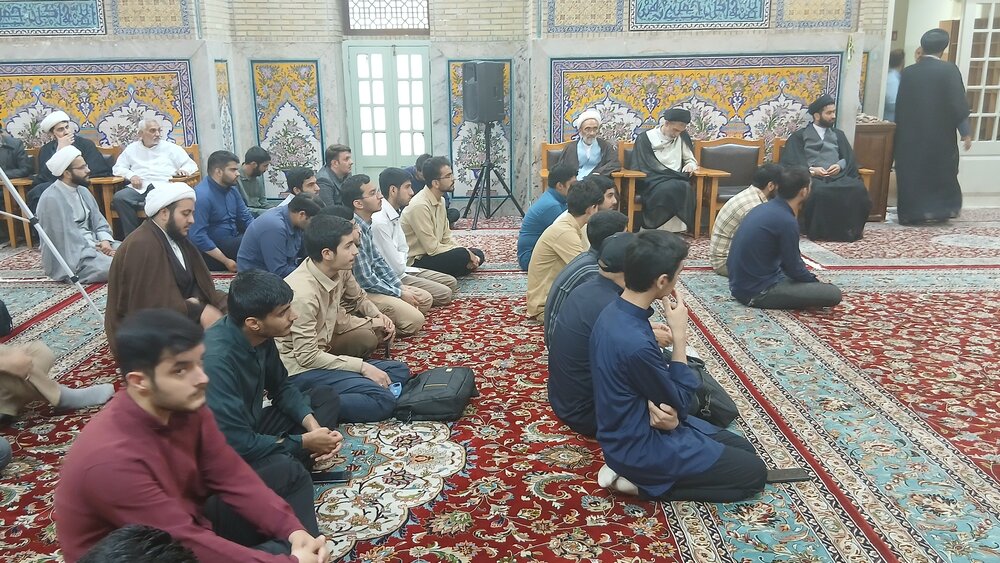 دومین پیش نشست نکوداشت آیت الله مروارید در مدرسه میرزاجعفرحرم مطهر رضوی