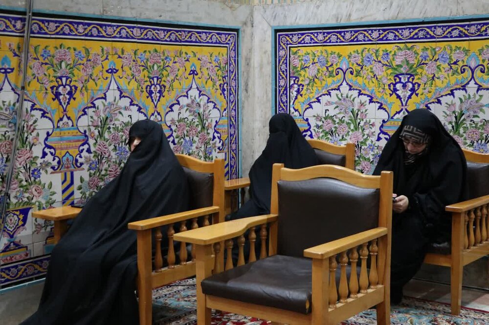 دومین پیش نشست نکوداشت آیت الله مروارید در مدرسه میرزاجعفرحرم مطهر رضوی