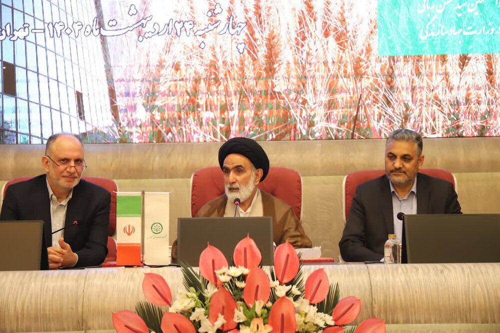 لزوم نگاه تحولی و جهادی برای تحقق شعار سال 