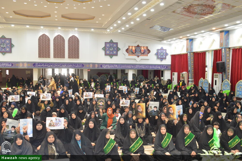 تجمع بانوان یاسوجی در حسینیه ثارالله/ تجلیل از الگوی خدمت و اخلاص در یاسوج