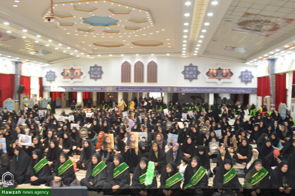 تجمع بانوان یاسوجی در حسینیه ثارالله/ تجلیل از الگوی خدمت و اخلاص در یاسوج