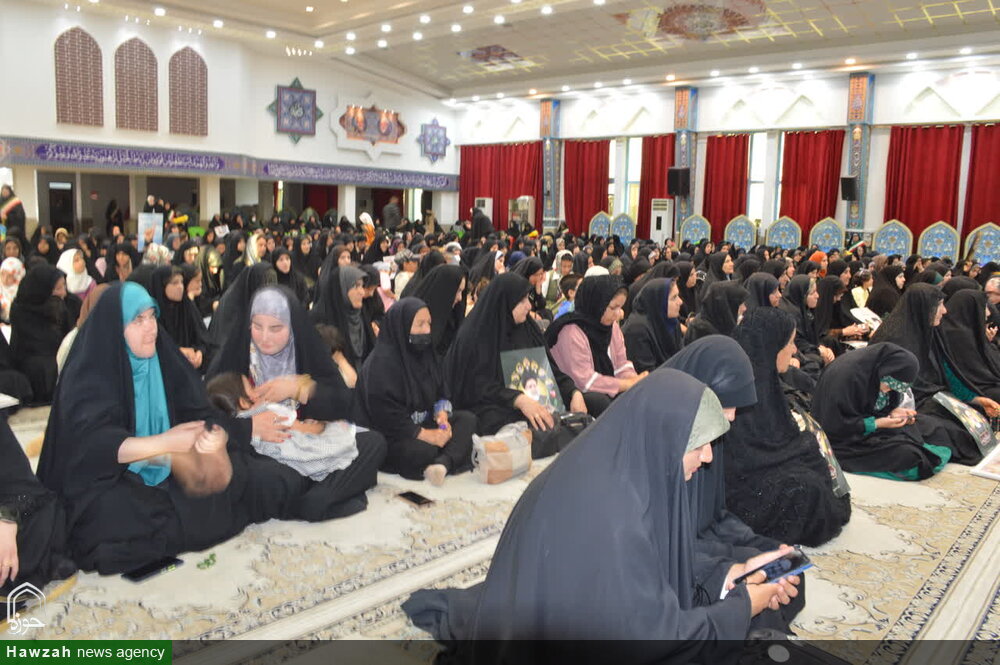 تجمع بانوان یاسوجی در حسینیه ثارالله/ تجلیل از الگوی خدمت و اخلاص در یاسوج