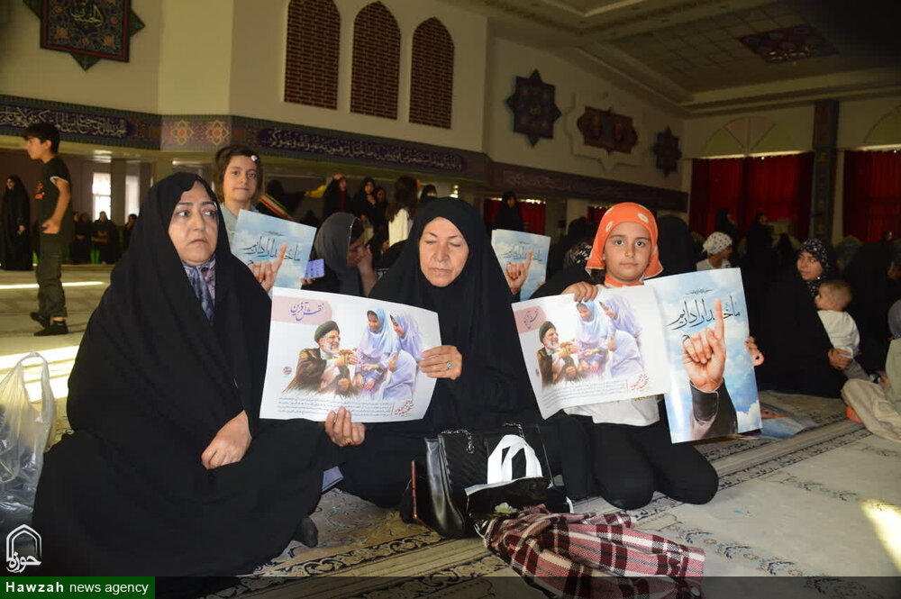 تجمع بانوان یاسوجی در حسینیه ثارالله/ تجلیل از الگوی خدمت و اخلاص در یاسوج