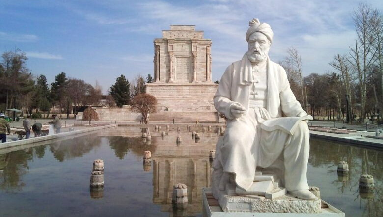 چرا فردوسی را نماد وطن‌پرستی می‌دانند؟