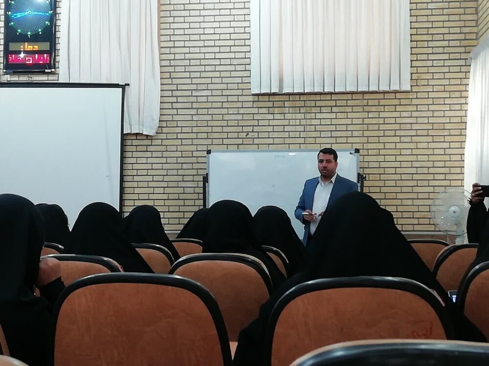 برگزاری کارگاه خبرنویسی ویژه طلاب مدارس علمیه خواهران هرمزگان در شهر مقدس قم