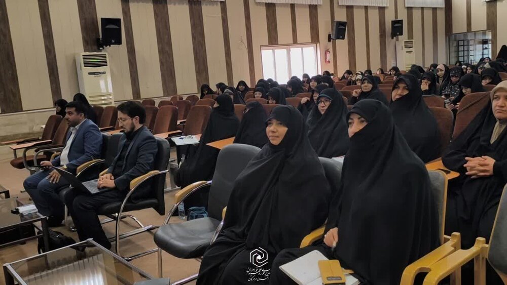 نقش حوزههای علمیه در هدایت جامعه و مقابله با تهدیدهای فکری