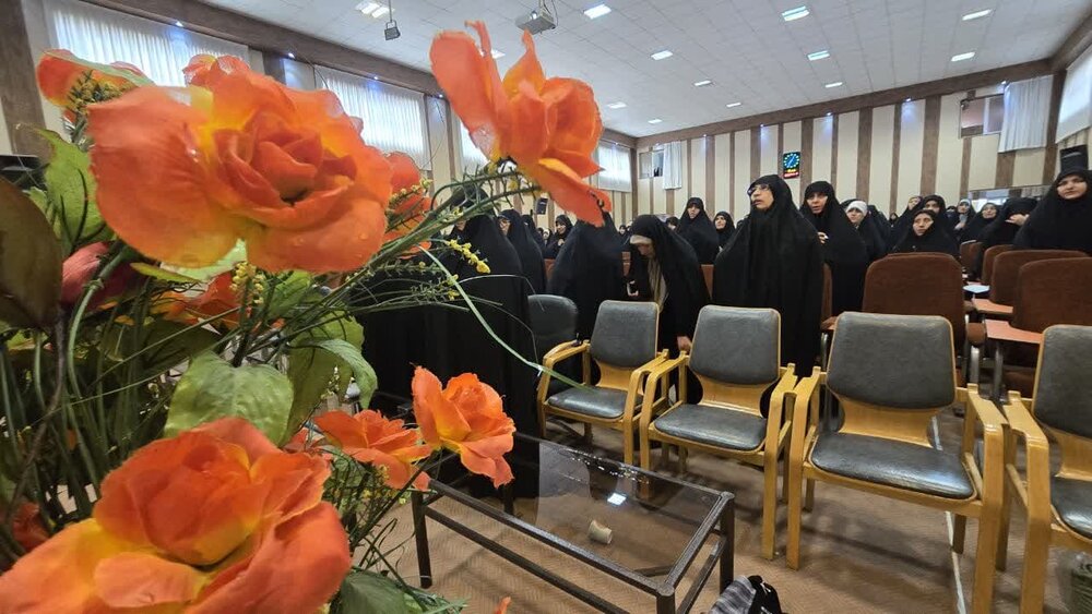 نقش حوزه‌های علمیه در هدایت جامعه و مقابله با تهدیدهای فکری