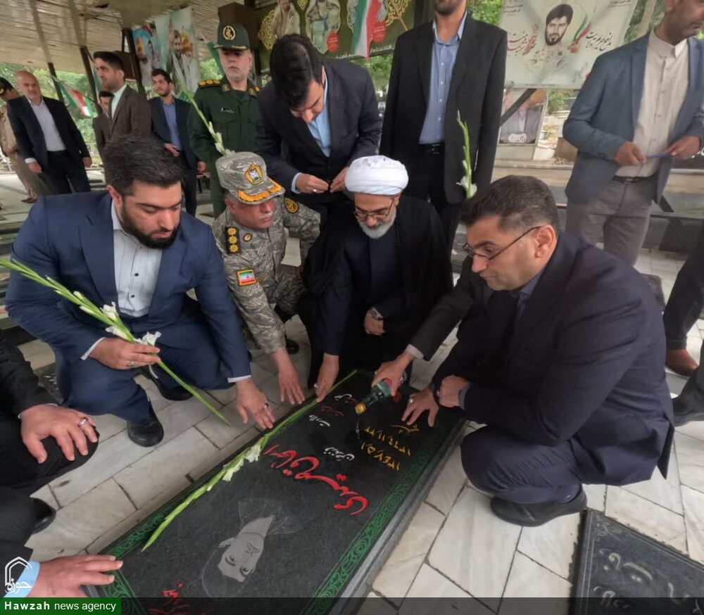 تصاویر/ حضور رئیس سازمان قضایی نیروهای مسلح در گلزار شهدای شهرستان نکا و ادای احترام به مقام والای شهیدان