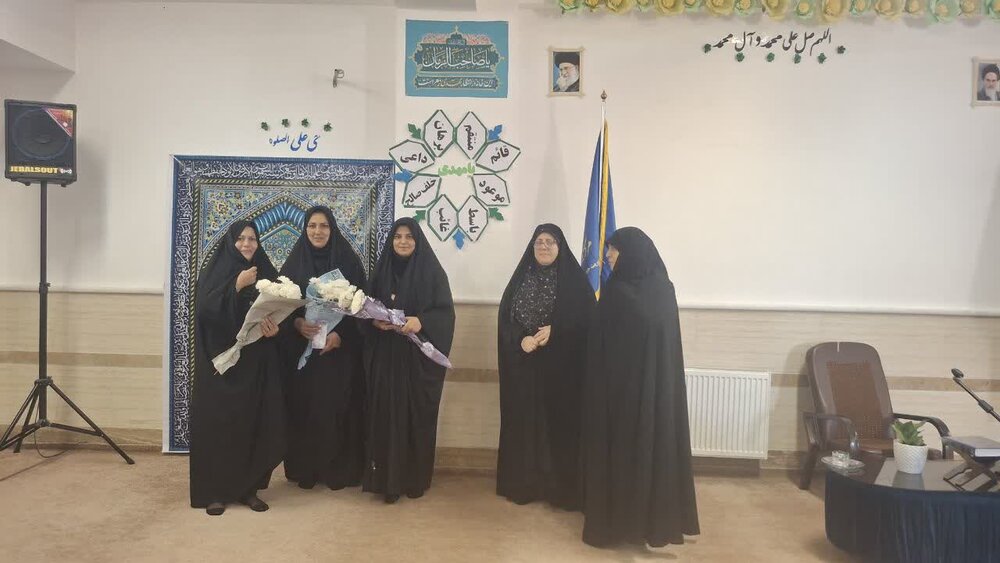 تجلیل از مربیان مهد مائده‌های آسمانی به مناسبت هفته جمعیت و فرزندآوری در محلات