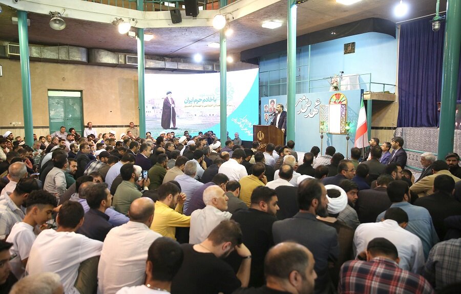 شهید رئیسی میز ریاستجمهوری را به میدانی برای خدمت تبدیل کرد/ شهید رئیسی به عهدش وفا کرد