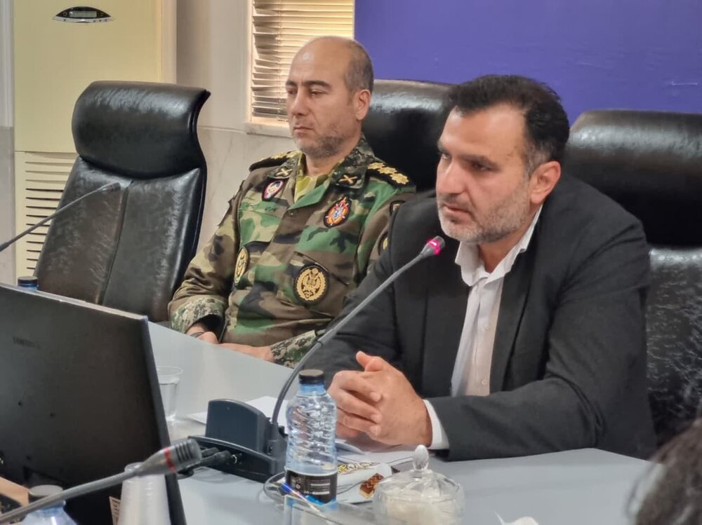 برگزاری نشست دانشجویان دانشگاه فرماندهی و ستاد ارتش با فرماندار کاشان+عکس