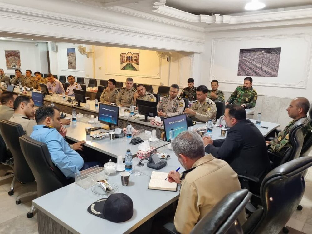 برگزاری نشست دانشجویان دانشگاه فرماندهی و ستاد ارتش با فرماندار کاشان+عکس