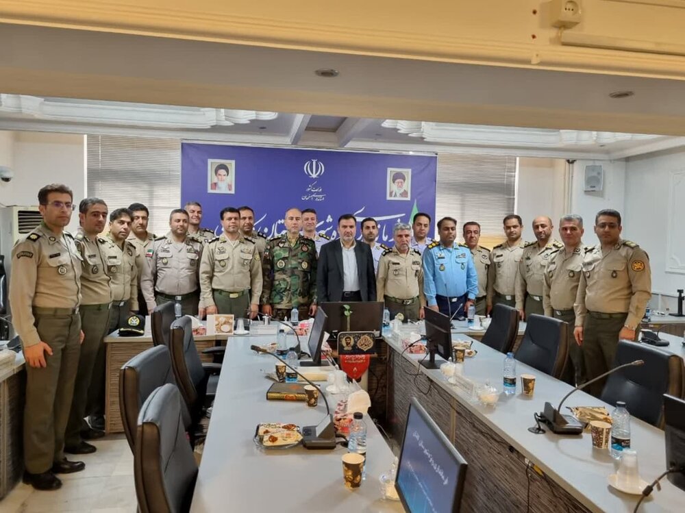 برگزاری نشست دانشجویان دانشگاه فرماندهی و ستاد ارتش با فرماندار کاشان+عکس