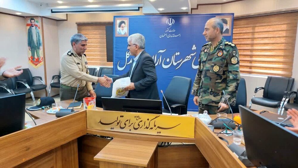 دیدار دانشجویان دانشگاه فرماندهی و ستاد ارتش با فرماندار آران و بیدگل+عکس