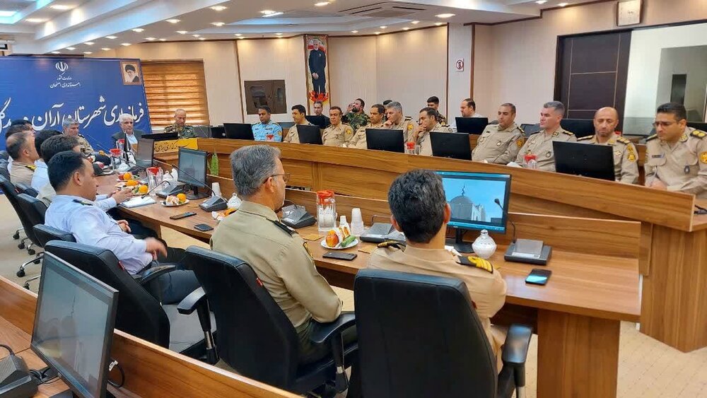 دیدار دانشجویان دانشگاه فرماندهی و ستاد ارتش با فرماندار آران و بیدگل+عکس