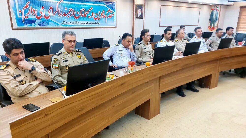 دیدار دانشجویان دانشگاه فرماندهی و ستاد ارتش با فرماندار آران و بیدگل+عکس