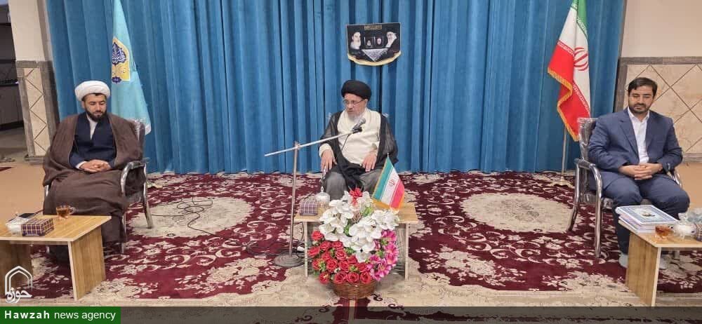 ستاد نماز جمعه برای جذب بیشتر جوانان به نماز برنامه ریزی کند