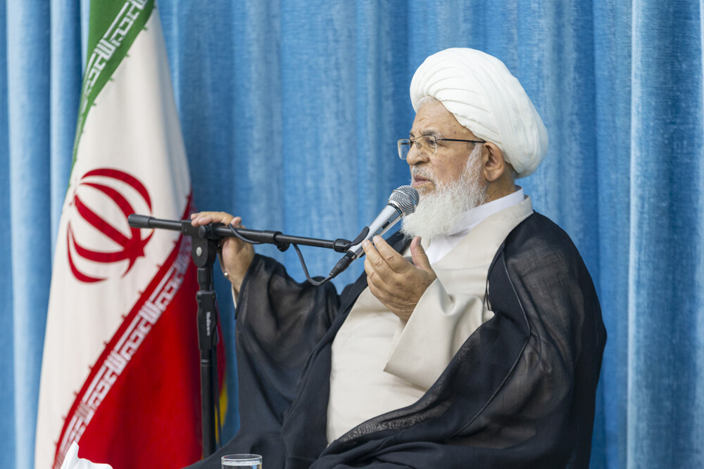 آینده کشور در گرو تربیت انسان‌هایی آگاه و باایمان است
