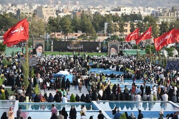 تصاویر| برنامه تلویزیونی محفل قرآنی ویژه برنامه یادبود شهدای خدمت در بیرجند