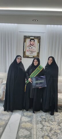 تصاویر دیدار خادمین ستاد مردمی جشن سه کیلومتری عید غدیر خرم آباد با خانواده شهید سیدنورخدا موسوی