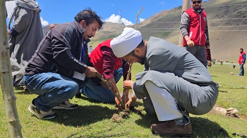 ال حمیٰ لایا گرین مشن کی طرف سے کرگل میں 1 لاکھ پچیس سو سے زائد پودے لگا کر تاریخی درخت کاری مہم کا آغاز کردیا