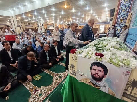 تصاویر/ تشییع پیکر شهید ناصر جوهرزاده در نمازجمعه بوشهر