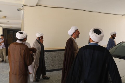 تصاویر/ بازدید معاون منابع انسانی و پشتیبانی حوزه‌های علمیه از مدرسه علمیه مولود کعبه جاسک