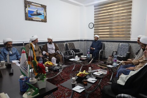 تصاویر/ بازدید معاون منابع انسانی و پشتیبانی حوزه‌های علمیه از مدرسه علمیه مولود کعبه جاسک