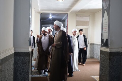 تصاویر/ بازدید معاون منابع انسانی و پشتیبانی حوزه‌های علمیه از مدرسه علمیه مولود کعبه جاسک