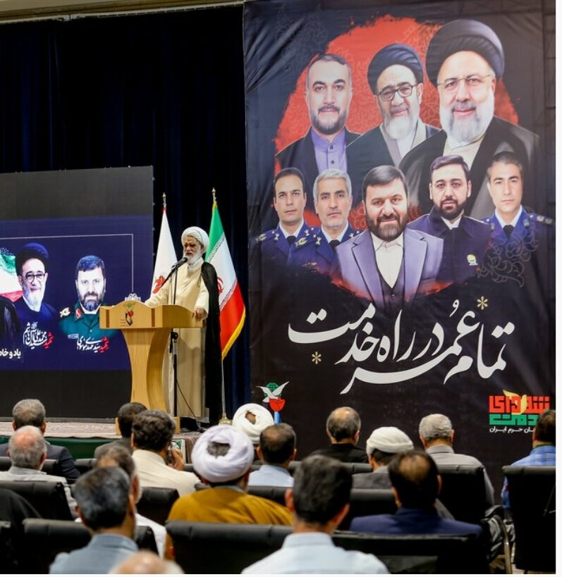 بزرگداشت شهادت آیت‌الله رئیسی در گلزار شهدای قم / آیت الله کعبی: شهدا پیشگامان حرکت تمدنی‌اند