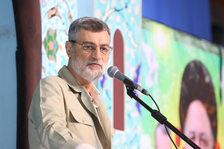 شهید رئیسی عاشق مردم و سرباز ولایت بود