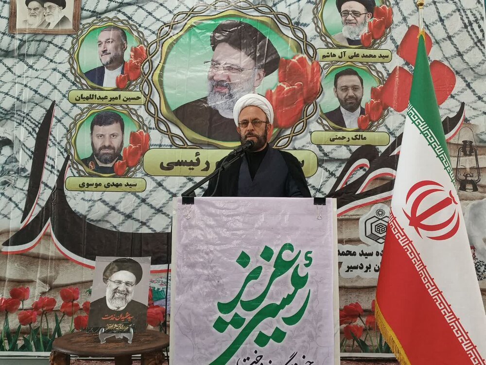 شهید رئیسی نصاب تازه‌ای از یک رئیس جمهور مردمی و انقلابی را ایجاد کرد+عکس
