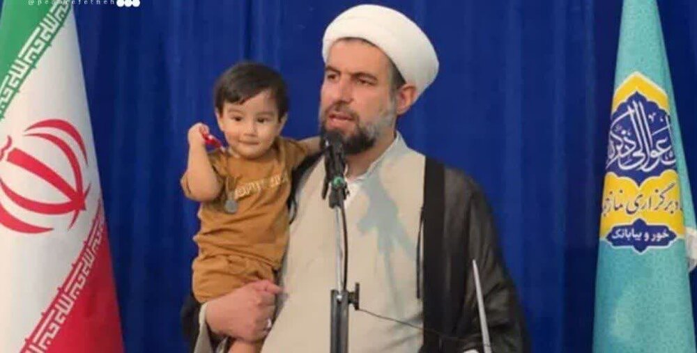 اقدام جالب امام جمعه خوروبیابانک در بیان اهمیت افزایش جمعیت+ عکس