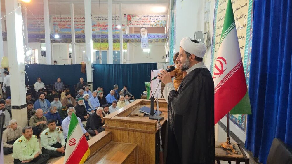 اقدام جالب امام جمعه خوروبیابانک در بیان اهمیت افزایش جمعیت+ عکس