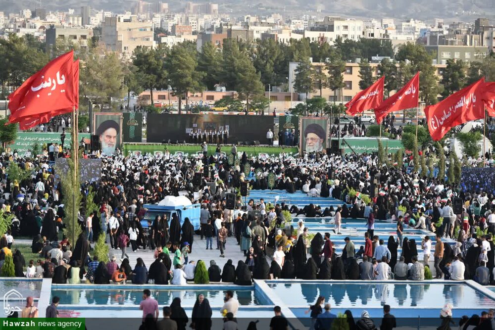 تصاویر| برنامه تلویزیونی محفل قرآنی ویژه برنامه یادبود شهدای خدمت در بیرجند