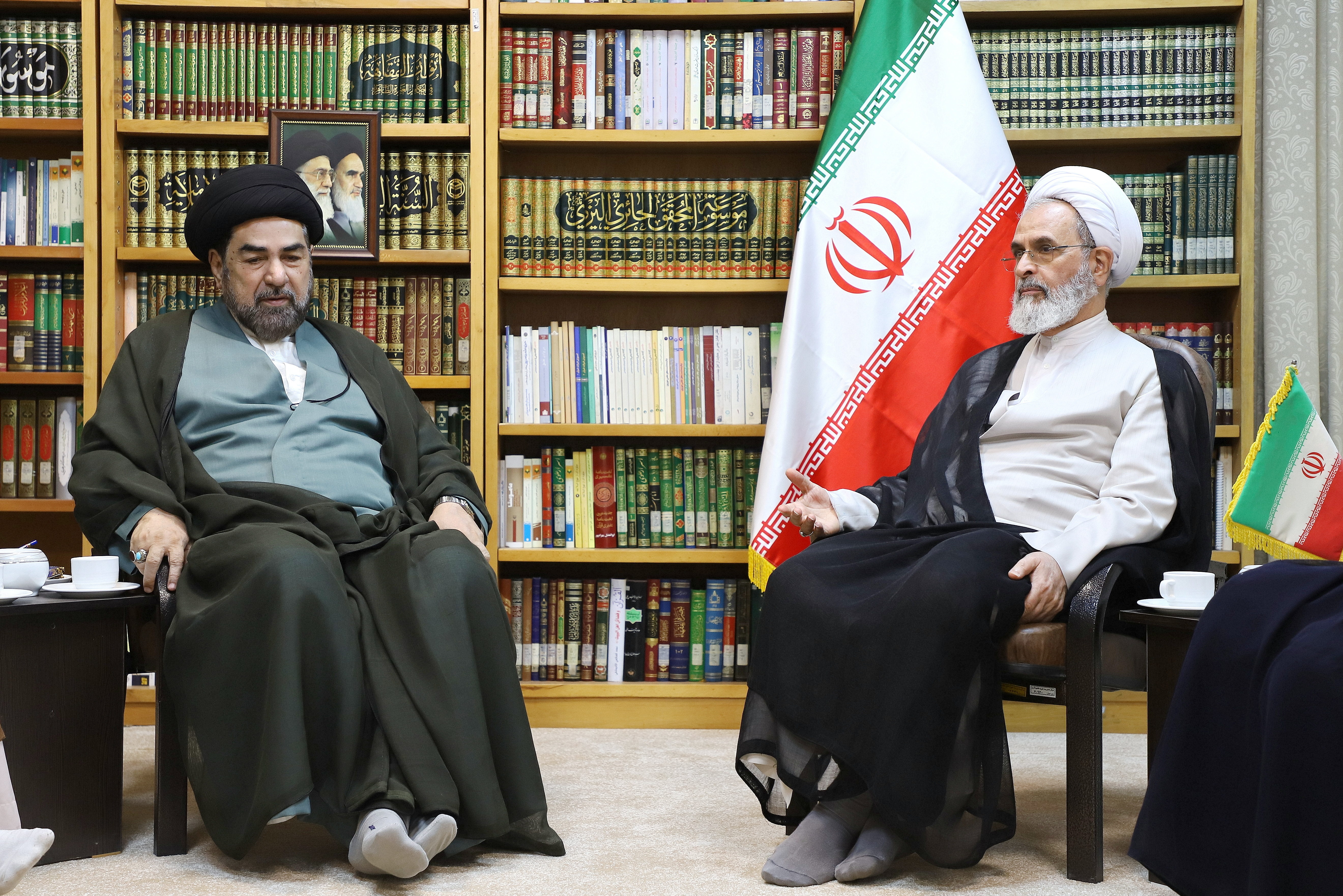 تصاویر/ حجت الاسلام مولانا کلب جواد نقوی کی  آیت اللہ اعرافی سے ملاقات