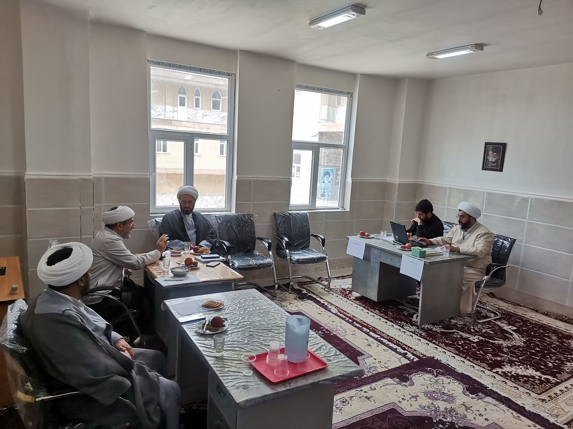 ۶ طلبه مدرسه علمیه الغدیر نراق از تحقیق پایانی خود دفاع کردند+ عکس
