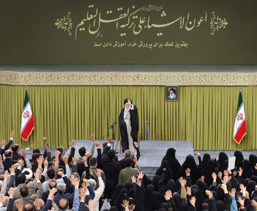 دیدار هزاران نفر از معلمان سراسر کشور با رهبر انقلاب