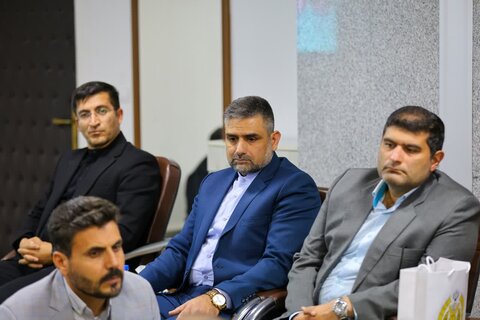 تصاویر | دیدار جمعی از اساتید، دست اندرکاران و افسران دافوس ارتش جمهوری اسلامی ایران با نماینده ولی فقیه در آذربایجان شرقی