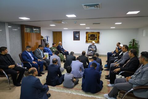 تصاویر | دیدار جمعی از اساتید، دست اندرکاران و افسران دافوس ارتش جمهوری اسلامی ایران با نماینده ولی فقیه در آذربایجان شرقی