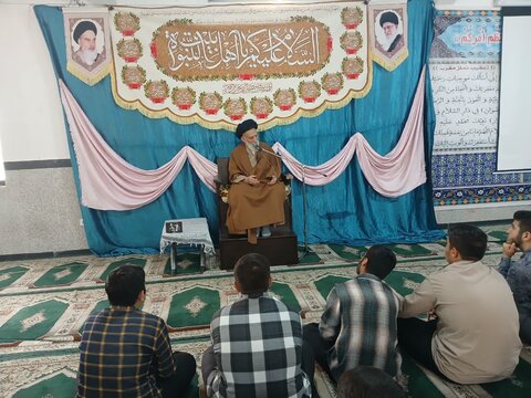 نشست صمیمی و درس اخلاق آیت الله موسوی اصفهانی در مدرسه علی ابن ابی طالب ملایر
