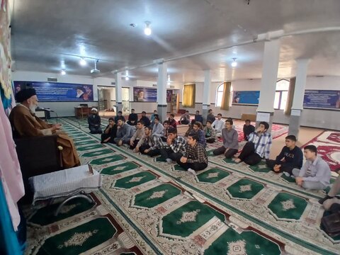 نشست صمیمی و درس اخلاق آیت الله موسوی اصفهانی در مدرسه علی ابن ابی طالب ملایر