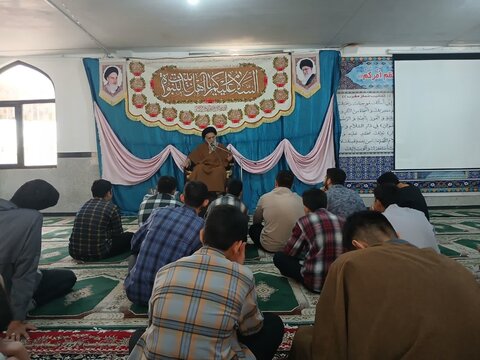 نشست صمیمی و درس اخلاق آیت الله موسوی اصفهانی در مدرسه علی ابن ابی طالب ملایر