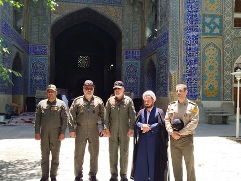 تصاویر|بازدید دانشجویان خلبانی و مهندسین پرواز از مدرسه علمیه امام صادق (ع) چهار باغ اصفهان