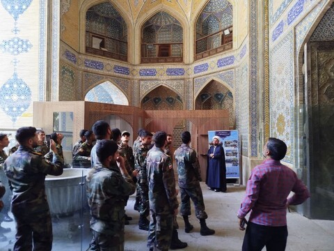 تصاویر|بازدید دانشجویان خلبانی و مهندسین پرواز از مدرسه علمیه امام صادق (ع) چهار باغ اصفهان