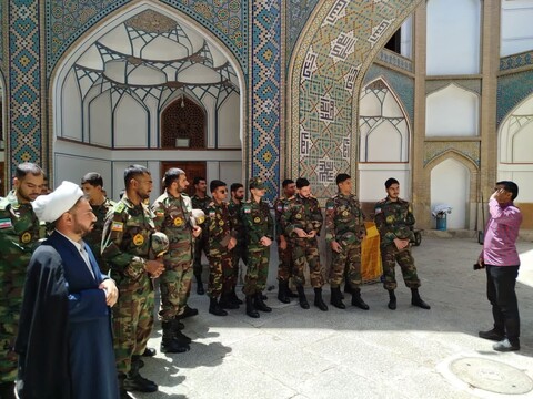 تصاویر|بازدید دانشجویان خلبانی و مهندسین پرواز از مدرسه علمیه امام صادق (ع) چهار باغ اصفهان
