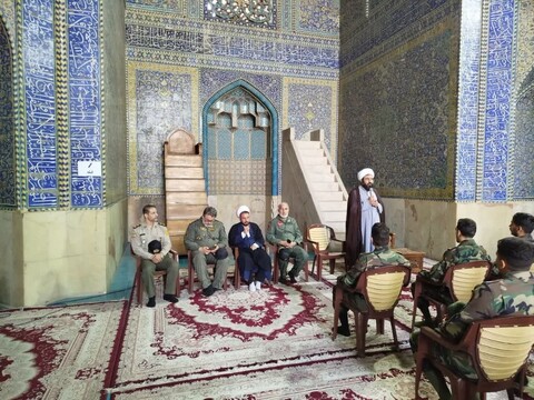 تصاویر|بازدید دانشجویان خلبانی و مهندسین پرواز از مدرسه علمیه امام صادق (ع) چهار باغ اصفهان