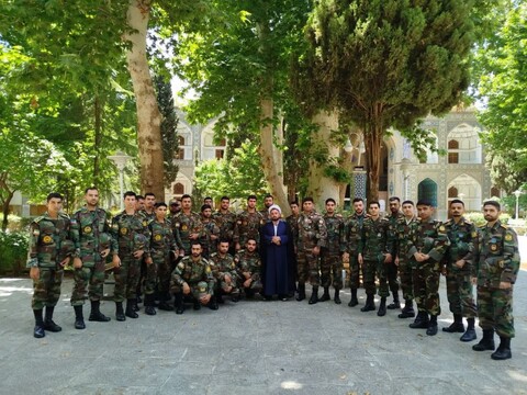 تصاویر|بازدید دانشجویان خلبانی و مهندسین پرواز از مدرسه علمیه امام صادق (ع) چهار باغ اصفهان