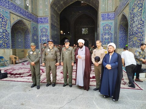 تصاویر|بازدید دانشجویان خلبانی و مهندسین پرواز از مدرسه علمیه امام صادق (ع) چهار باغ اصفهان