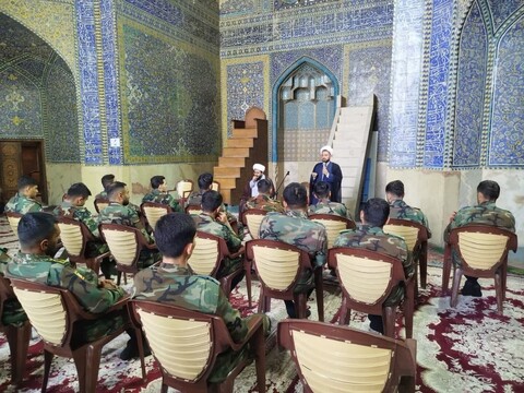 تصاویر|بازدید دانشجویان خلبانی و مهندسین پرواز از مدرسه علمیه امام صادق (ع) چهار باغ اصفهان